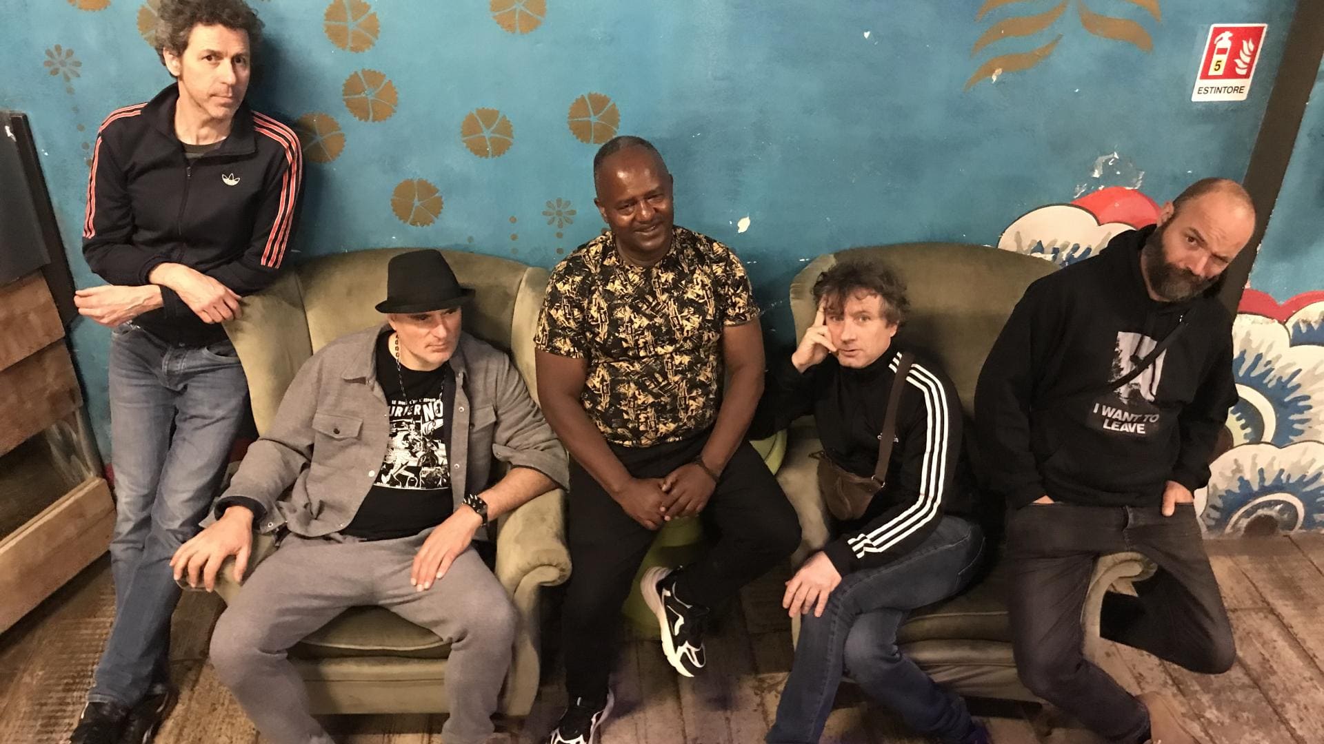 Ukandanz + Elvett // En Attendant Du Bleu En Hiver